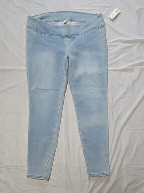 Destination Maternity Jegging Size XL Under Belly Fit Light Wash New